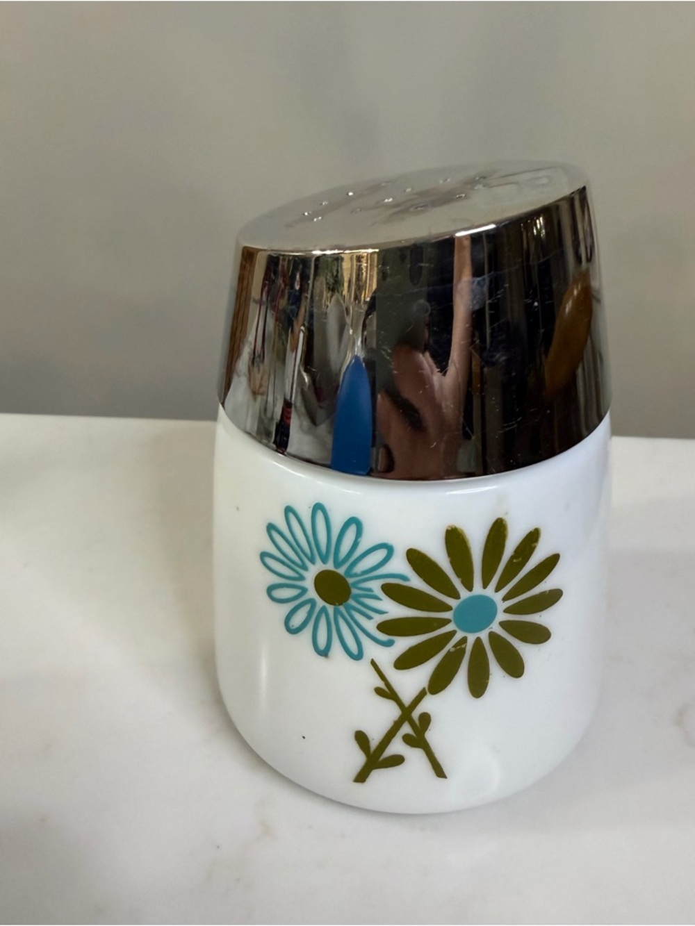 Santa Barbara MCM dripcut milk glass White Daisy sugar dispenser with Chrome Lid